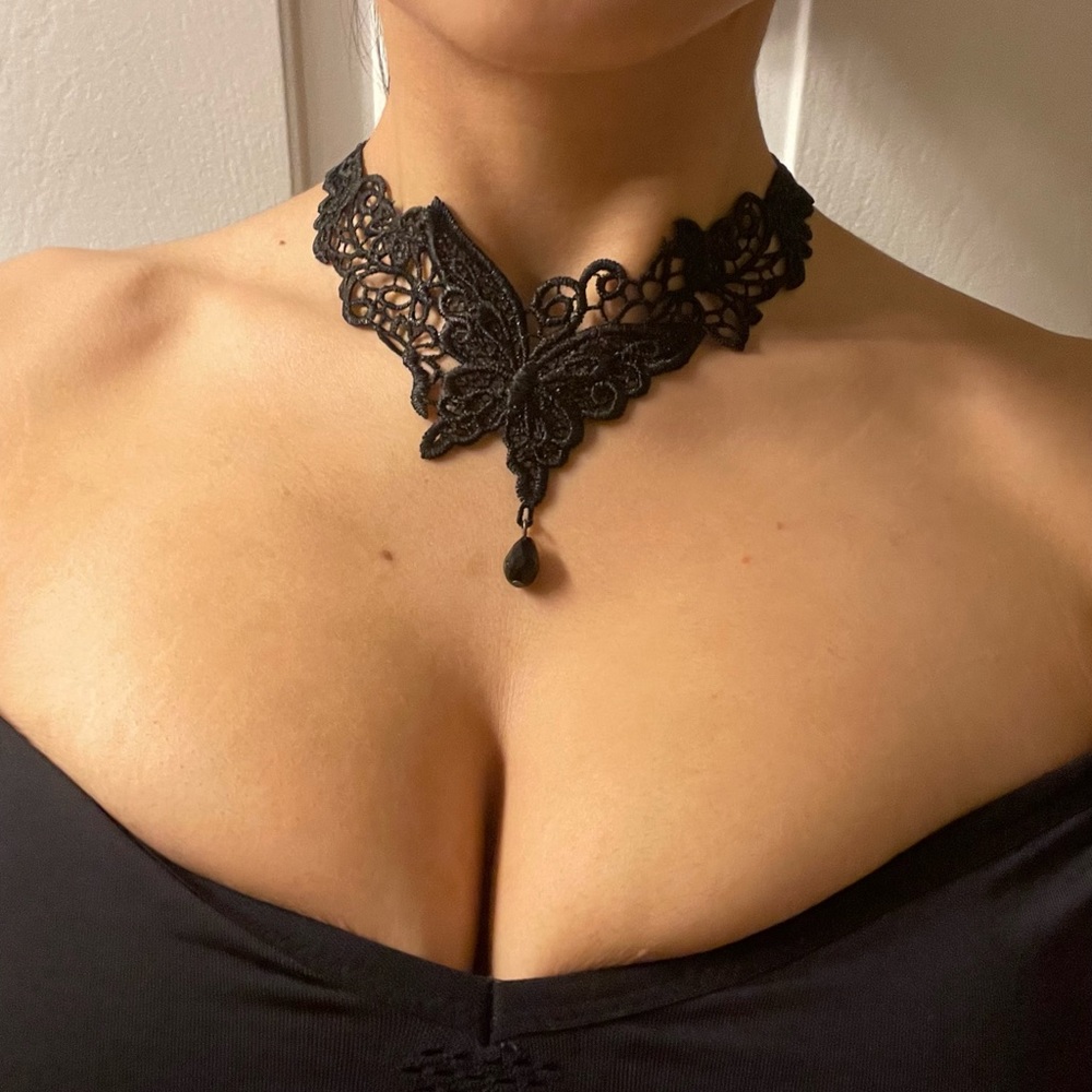 2 Lace Chokers - Picture 5 of 6